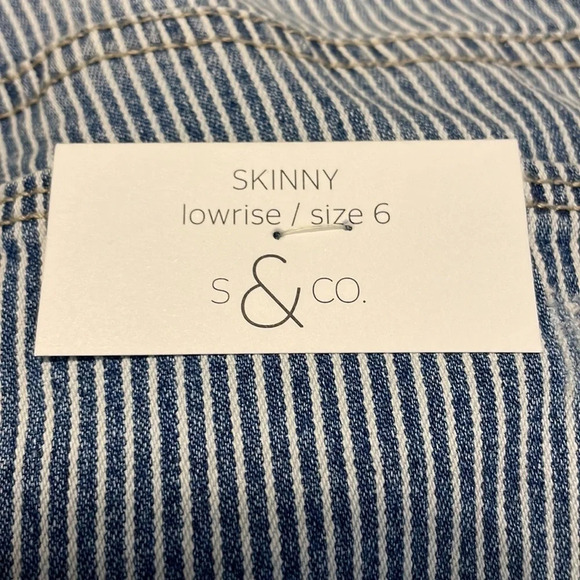 NWT S&CO. Macy’s Pin Striped Skinny Low Rise Denim Jeans 6 - Picture 15 of 16